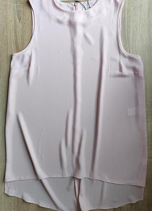 Удлиненная блузка бледно розового цвета с боковыми разрезами3 фото