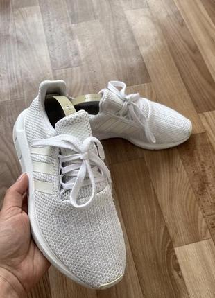 Кроссовки adidas swift run