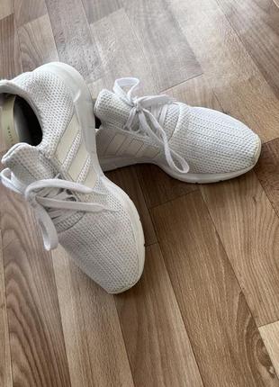 Кросівки adidas swift run8 фото