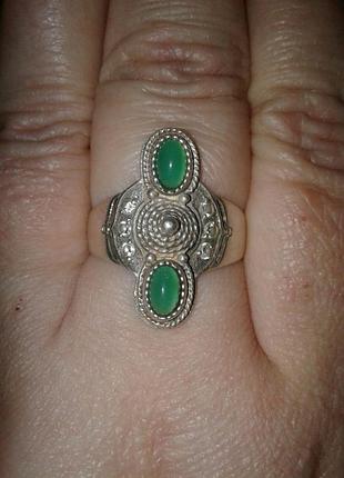 Серебрянное кольцо с зеленым камнем, р 19-20