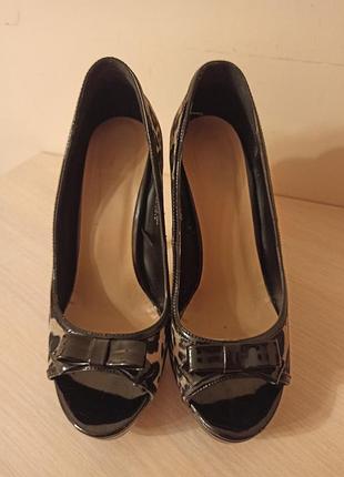 Туфлі з відкрити пальчиками