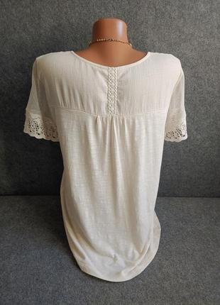 Ніжна натуральна блуза футболка молочного кольору з декором із плетеного крецжева 46-48 розміру3 фото