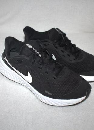 Кроссовки фирмы nike 37,5 размера по стельке 24 см.