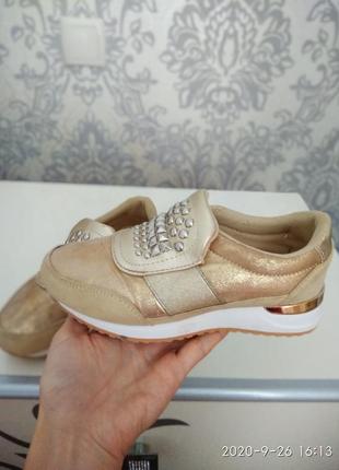 Легенькі, золоті кросівочки сказка