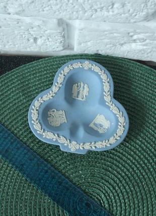 Wedgwood jasper blue & white club clover trinket plate тарілка. англія. оригінал