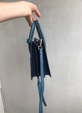 Маленькая кожаная сумочка голубая синяя сумка кросс боди с короткими ручками квадратная небольшая4 фото