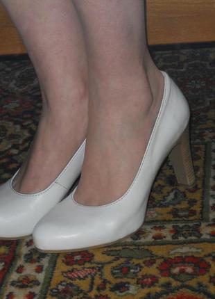 Весільні білі шкіряні туфлі tamaris2 фото