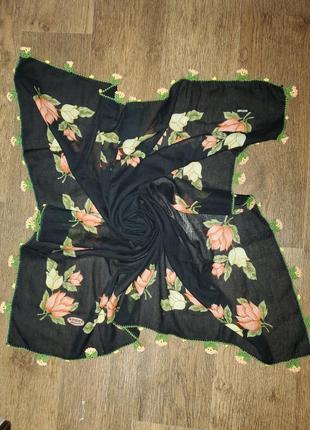 Красивый платок принт цветы подписной