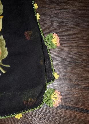 Красивый платок принт цветы подписной