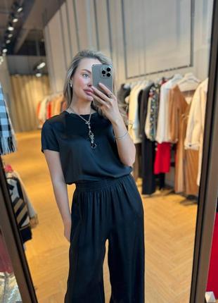 Трендовый шелковый брючный костюм