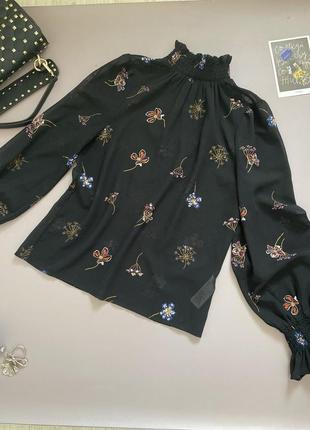 Красивая шифоновая прозрачная блуза черного цвета в цветочный принт5 фото