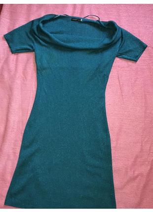 Ошатне плаття,колір дуже красивий ,фото погано передає. тканина добре тягнеться👍