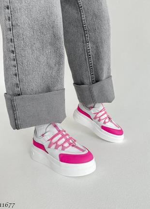 Натуральные кожаные белые кеды - кроссовки со вставками цвета фуксии на высокой подошве5 фото