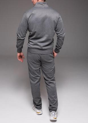 Мужской спортивный костюм