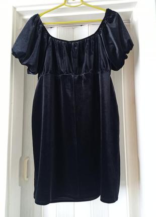 Чорне оксамитове стрейчеве плаття з відкритими плечима3 фото
