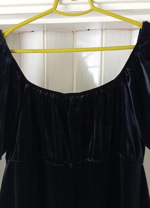 Чорне оксамитове стрейчеве плаття з відкритими плечима4 фото