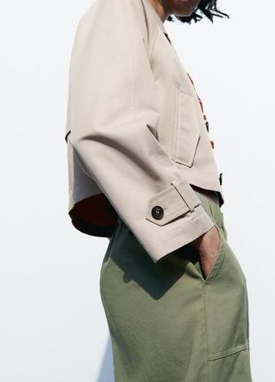 Короткая двубортная куртка-тренч6 фото