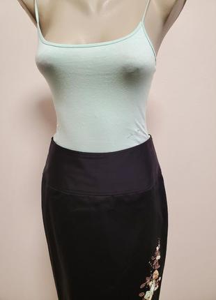 Шикарная брендовая юбка с вышивкой3 фото