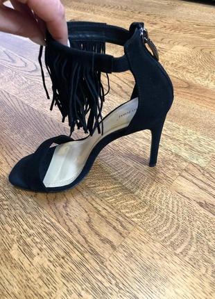 Босоніжки на шпильці з бахромою чорні vitto rossi5 фото