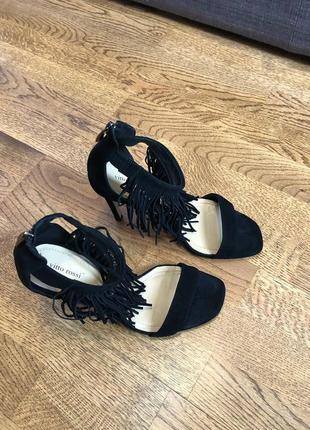 Босоніжки на шпильці з бахромою чорні vitto rossi7 фото