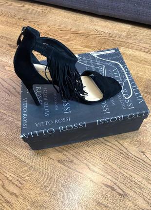 Босоніжки на шпильці з бахромою чорні vitto rossi8 фото