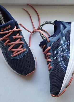 Женские беговые кроссовки 
asics