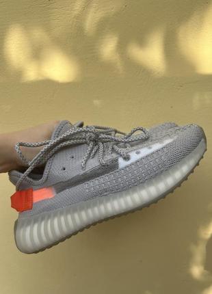 Крутые кроссовки adidas yeezy boost