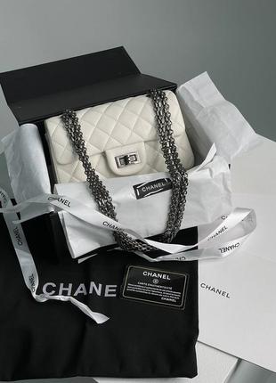 Сумка женская в стиле chanel 2.55 reissue double flap leather bag white/black