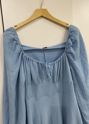 Блакитна муслінова сукня4 фото