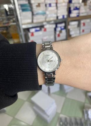 Женские классические наручные часы с металлическим браслетом skmei 1411 si5 фото