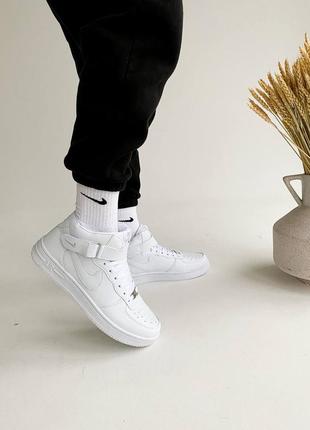 Высокие кроссовки в базовом белом цвете nike air force high white3 фото