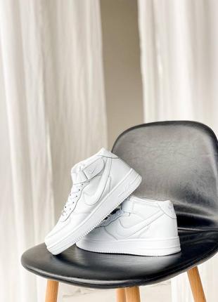 Высокие кроссовки в базовом белом цвете nike air force high white10 фото
