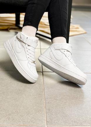 Высокие кроссовки в базовом белом цвете nike air force high white6 фото