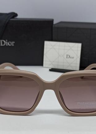 Окуляри в стилі christian dior жіночі сонцезахисні бежеві з золотим логотипом поляризовані2 фото