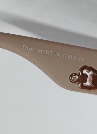Окуляри в стилі christian dior жіночі сонцезахисні бежеві з золотим логотипом поляризовані7 фото