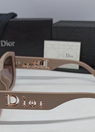 Очки в стиле christian dior женские солнцезащитные бежевые с золотым логотипом градиент поляризированые4 фото