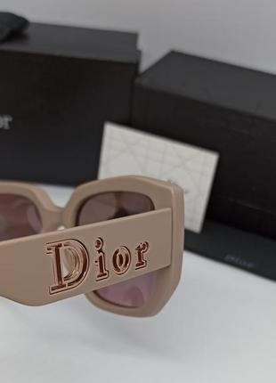 Очки в стиле christian dior женские солнцезащитные бежевые с золотым логотипом градиент поляризированые8 фото