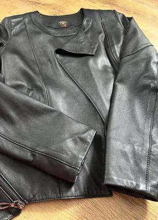 Жіноча шкіряна куртка (піджак)1 фото