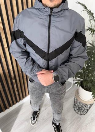 Чоловіча вітровка