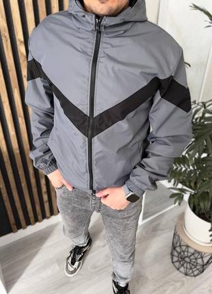 Чоловіча вітровка