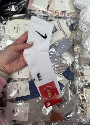 Детские носки носки с спортивной резинкой в стиле найк nike белые черные серые белого черного цвета средняя высота высокие