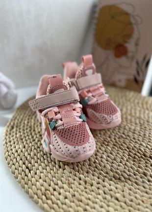 Кросівки літні