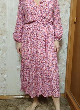 Свободное легкое  платье в цветочный принт  с поясом.3 фото