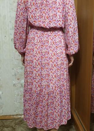 Свободное легкое  платье в цветочный принт  с поясом.4 фото