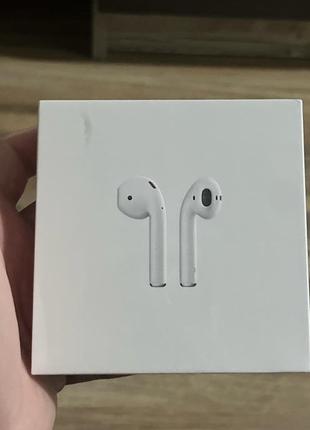 Apple airpods left with charging case