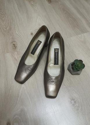 Дизайнерські туфлі шкіряні roberto capucci (італія) 38.5 розмір2 фото