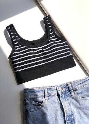 Смугастий чорно-білий кроп-топ | базова майка в смужку