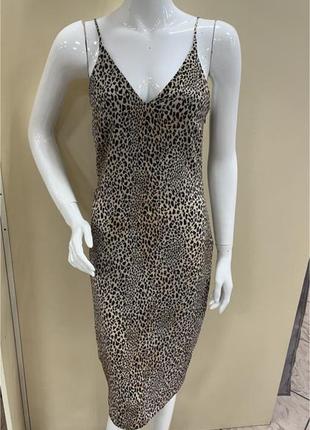 Леопардовое платье миди1 фото