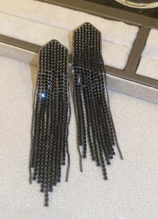 Сережки довгі блискучі доріжки з чорним камінням1 фото