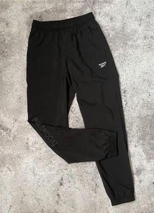 Чоловічі штани reebok training essentials woven cuffed black fp9141